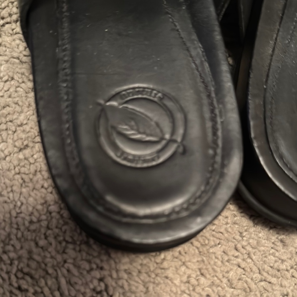Nurture by Lamaze Black Sandals with Studded Straps - Picture 3 of 4